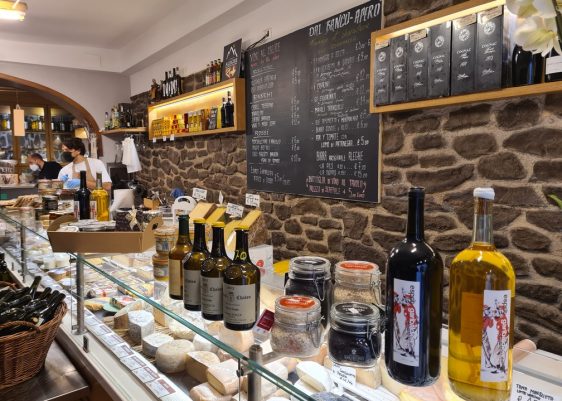 Beppe e i suoi formaggi - literally, Beppe and his cheeses - is a cheese-focused deli, winebar and restaurant in the Jewish ghetto in Rome
