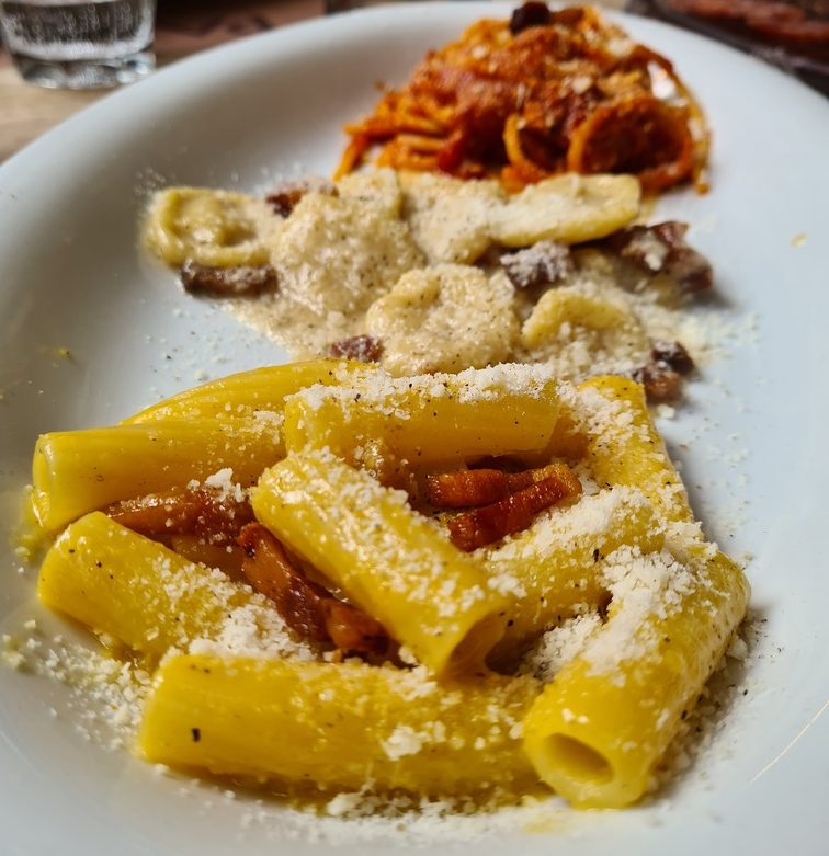 Restaurants in Monteverde Rome: Osteria Palmira serves traditional Roman pasta