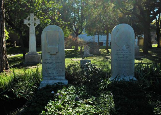 Autumn activities in Rome: visit Keats grave