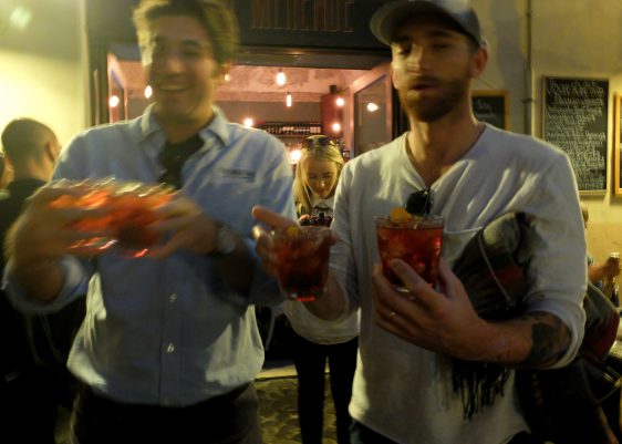 Ever fancied being fast-tracked into Rome's cocktail culture? Enter The Roman Guy's Cocktail Bars in Rome Evening Walking Tour... reviewed by Testaccina!