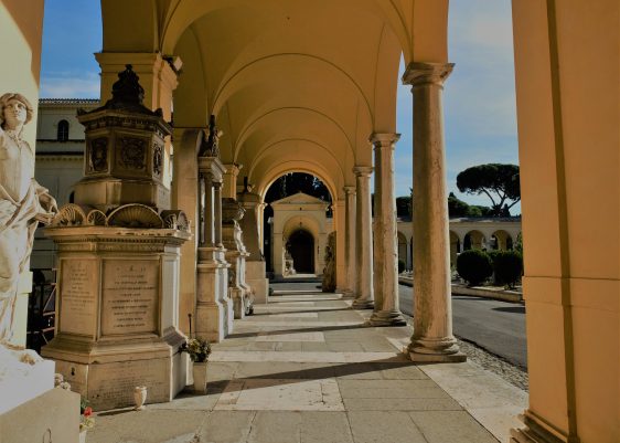 Rome's cemeteries: this guide to the best Rome Cemeteries introduces Verano Cemetery, the Non-Catholic Cemetery and the Commonwealth Cemetery, Rome.