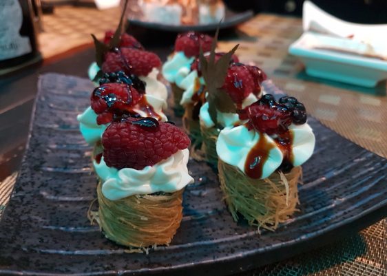 OiSushi is a fusion sushi restaurant in the heart of Rome serving Brazilian-Japanese sushi, Hawaiian poke bowls, fusion tacos and Italian sushi.