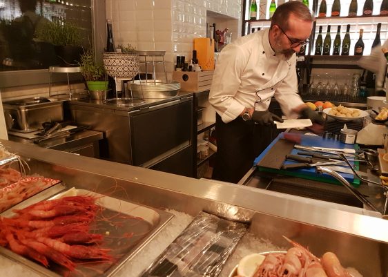 New Prati fish restaurant, Banchina 63, combines the freshest raw and grilled fish, fish pasta dishes, sushi and risottos with impeccable cocktails and Italian wines. A recommended fish restaurant in Rome.