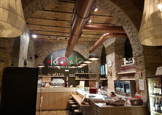 Kabb Bistrot in Piazza Alessandria, in Rome's Porta Pia neighbourhood, offers all day dining from breakfast to dinner, with fresh ingredients and low prices