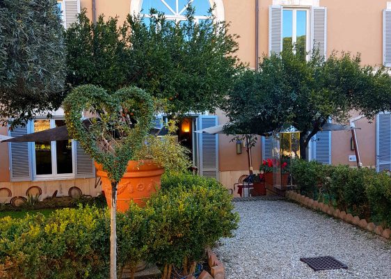 The best 4 star hotel in Rome, the Kolbe Hotel Rome, has a sensational garden restaurant, Unique Al Palatino, and a peaceful position by the Palatine Hill
