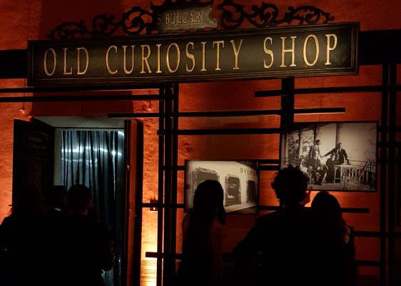 What’s it like going to a fashion week party in Rome thrown by one of the great Italian designers? I was able to peek into this world recently after attending Bulgari’s New Curiosity Shop launch party at Palazzo Sacchetti in Rome. #newcuriosityshop